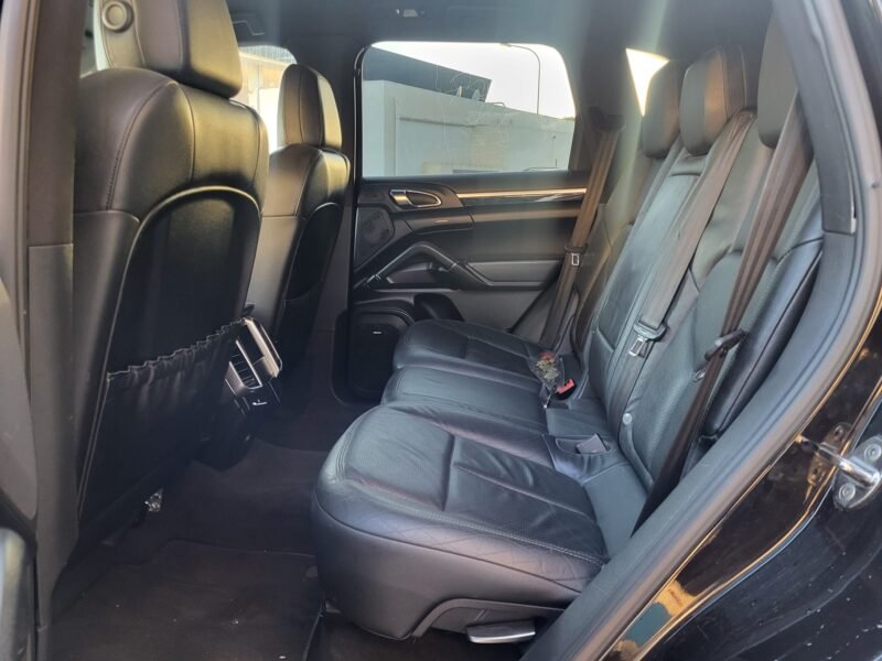 PORSCHE Cayenne 3.0
