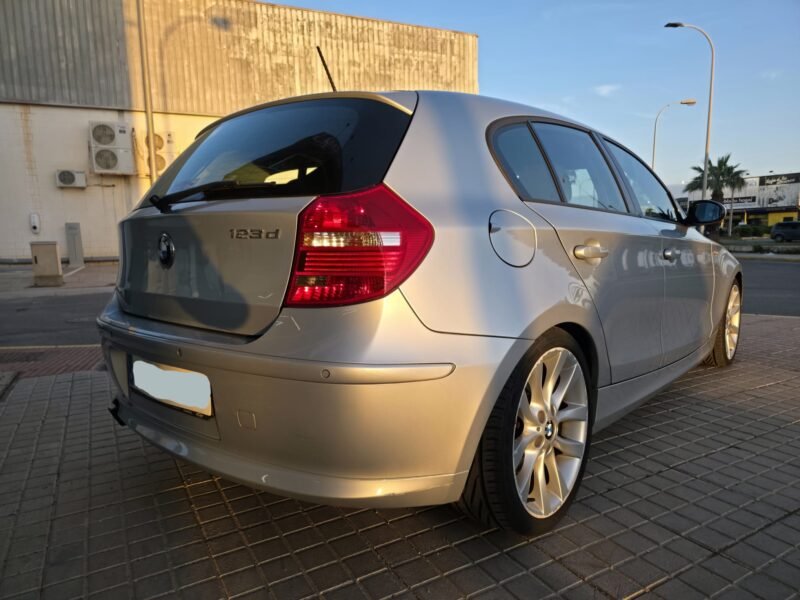 BMW SERIE 1 23D