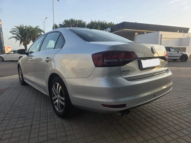 VOLKSWAGEN JETTA 2.0 TDI