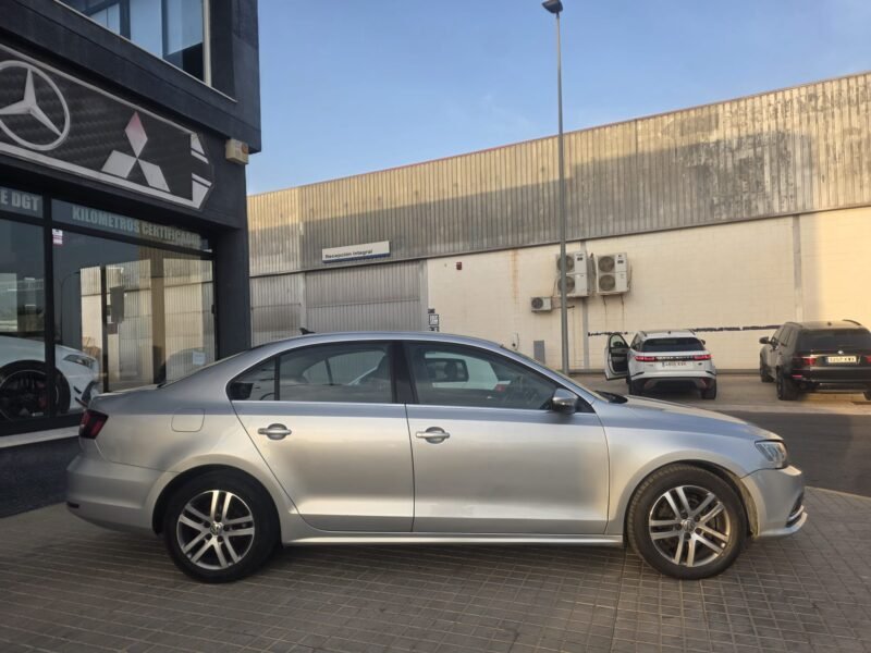 VOLKSWAGEN JETTA 2.0 TDI